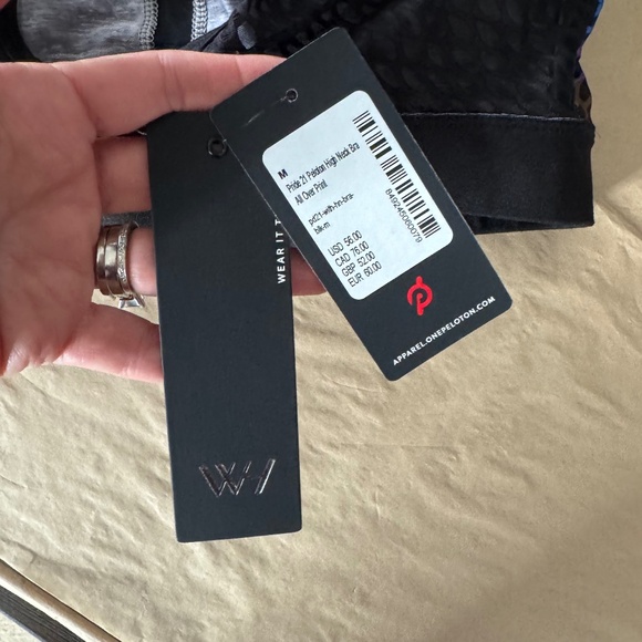 NWT Peloton Sports Bra High Neck Pride Flag Black Rainbow Size Medium - Picture 10 of 16